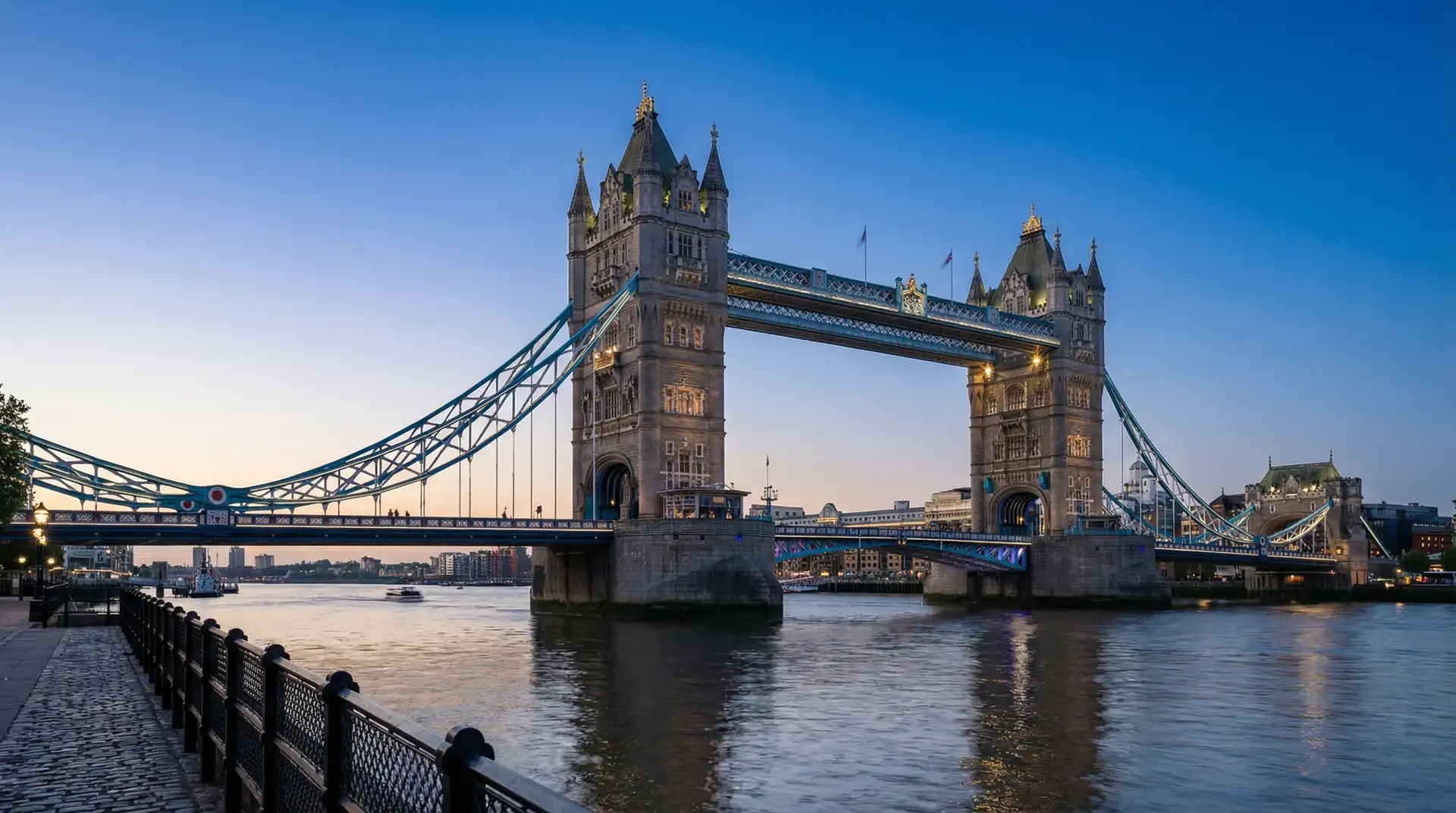 Big Ben and the Houses of Parliament along the River Thames in London, United Kingdom — OraVisa UK visa services from Dubai